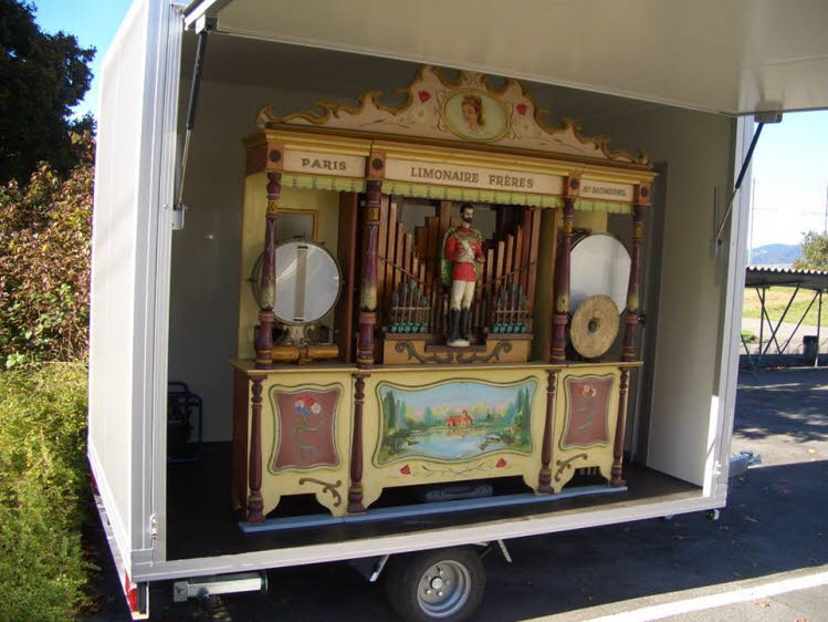 Anhnger Bhler Knig Koffer Sonderanfertigung  Schweiz (2)