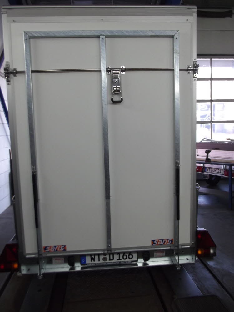 Saris Koffer Anhnger Bhler (1)